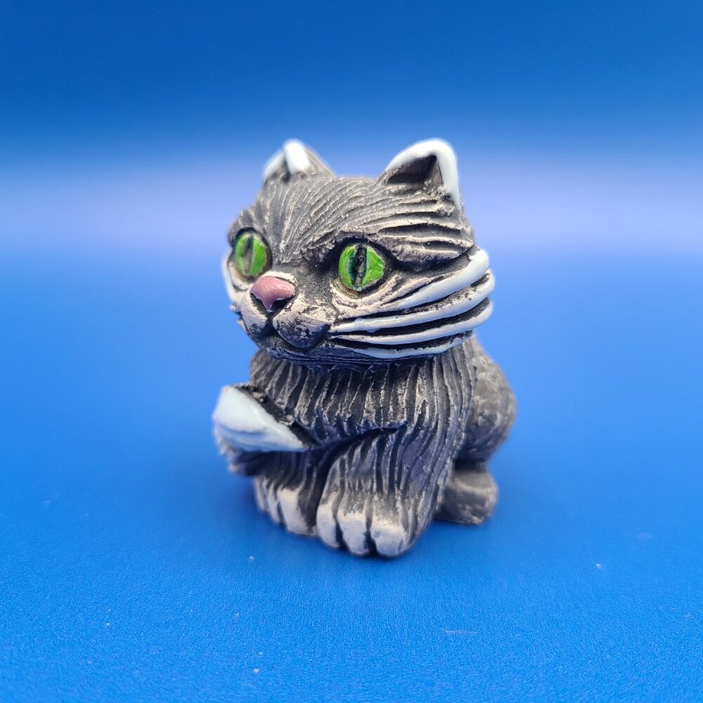 Hand Sculpted Signed Studio Art Pottery Grey Clay Cat Figurine Green Eyes 2"High - Picture 2 of 9